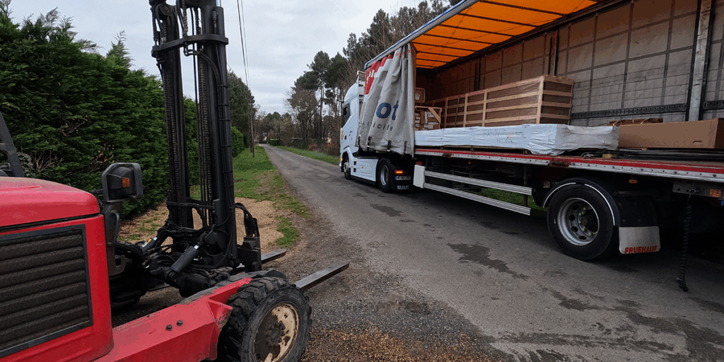 chargement par chariot, objets encombrants au plus près du client.
